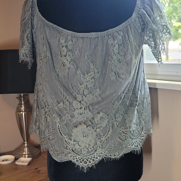 American Eagle Crop Top in SIze S - Picture 6 of 13